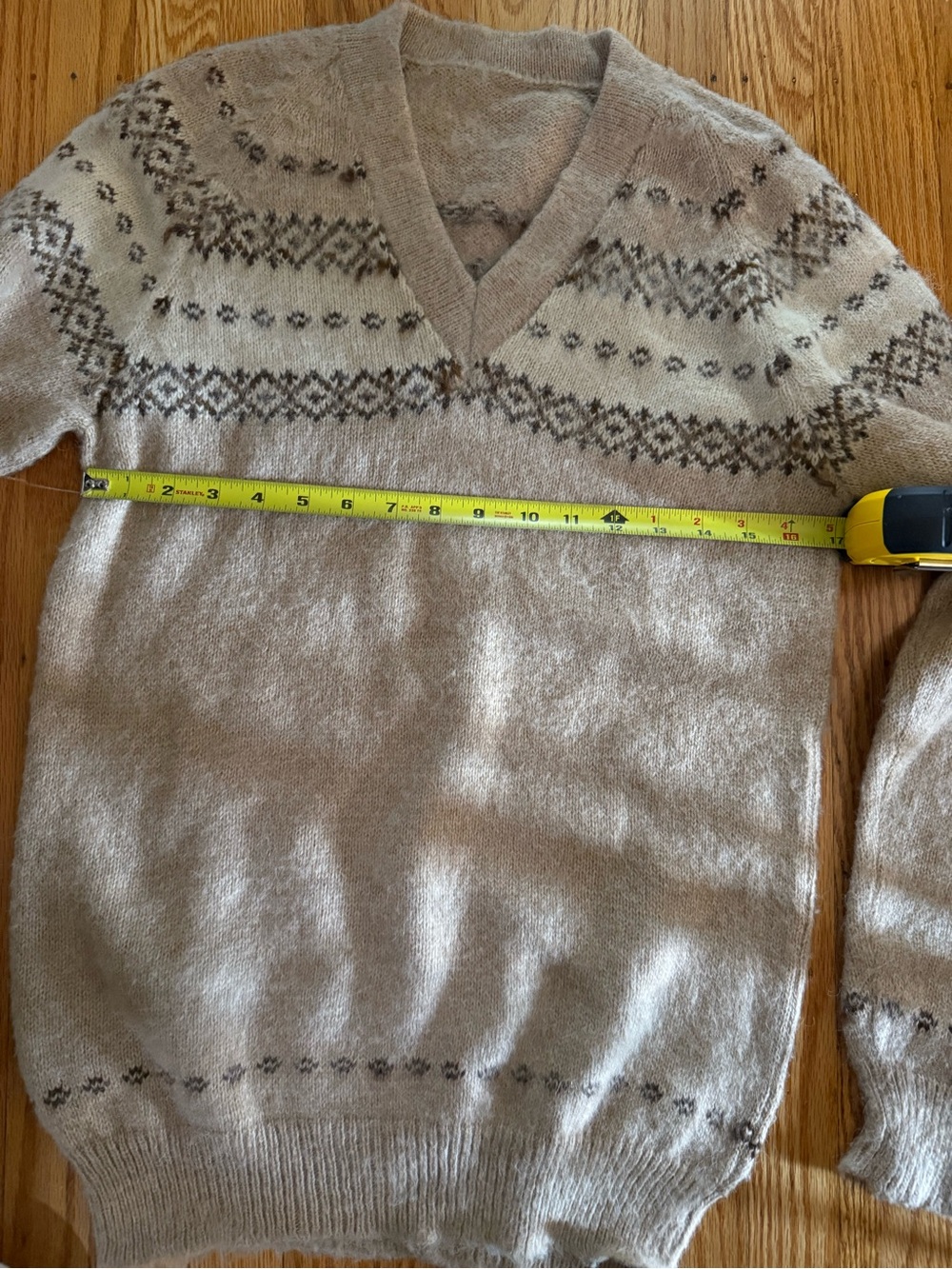 Vintage Women's V-Neck Sweater in Light Beige and Brown Fair Isle